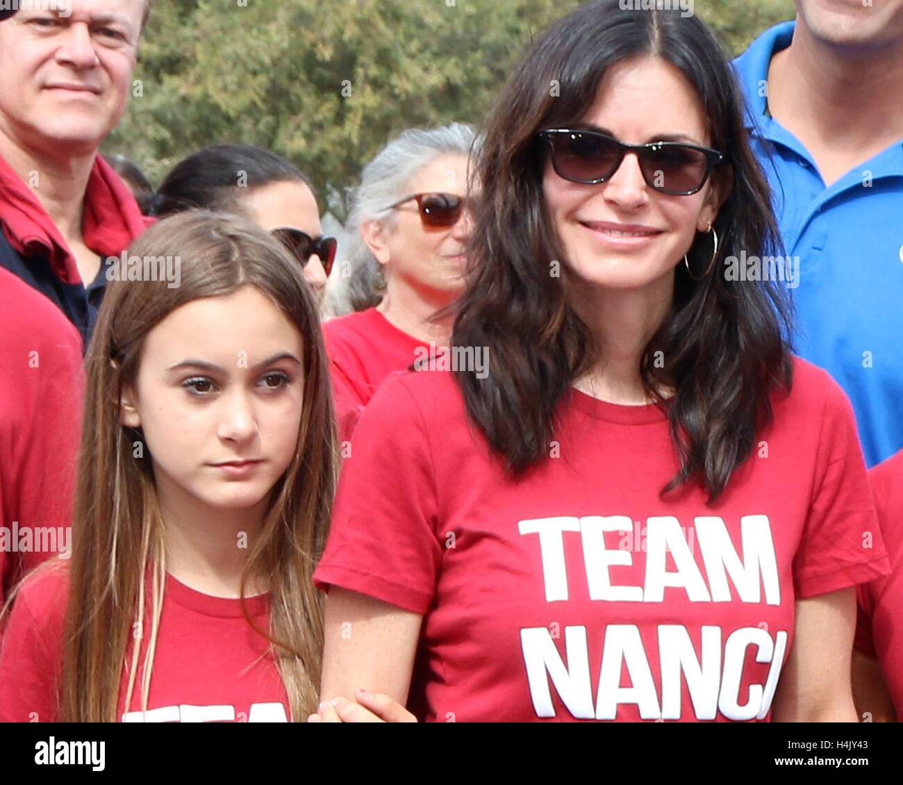 Los Angeles, CA, USA. 16 Oct, 2016. Coco Arquette, Courteney Cox a été enregistrée pour 2016 le Comté de Los Angeles à pied pour vaincre la SLA, l'Exposition Park, Los Angeles, CA 16 Octobre, 2016. Credit : Priscilla Grant/Everett Collection/Alamy Live News Banque D'Images