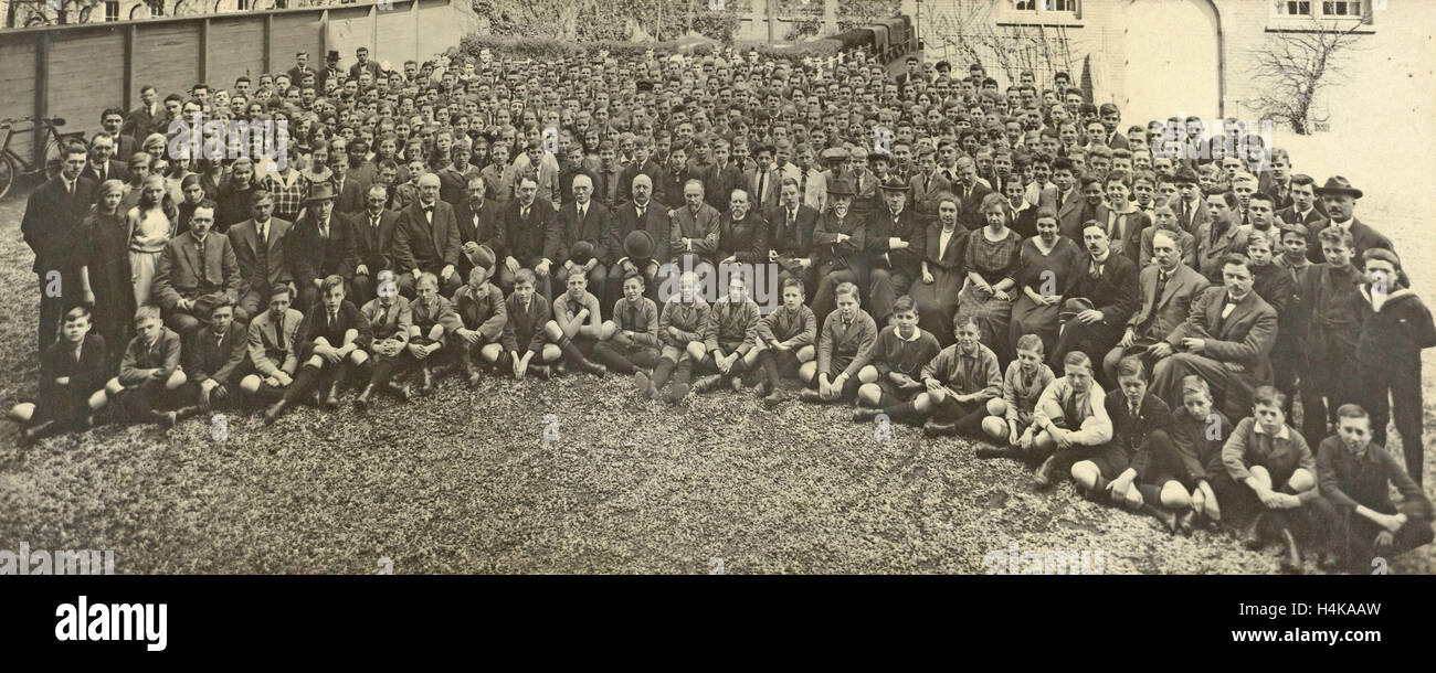 Photo d'école avec les enseignants et les étudiants, Anonyme, 1900 - 1930 Banque D'Images