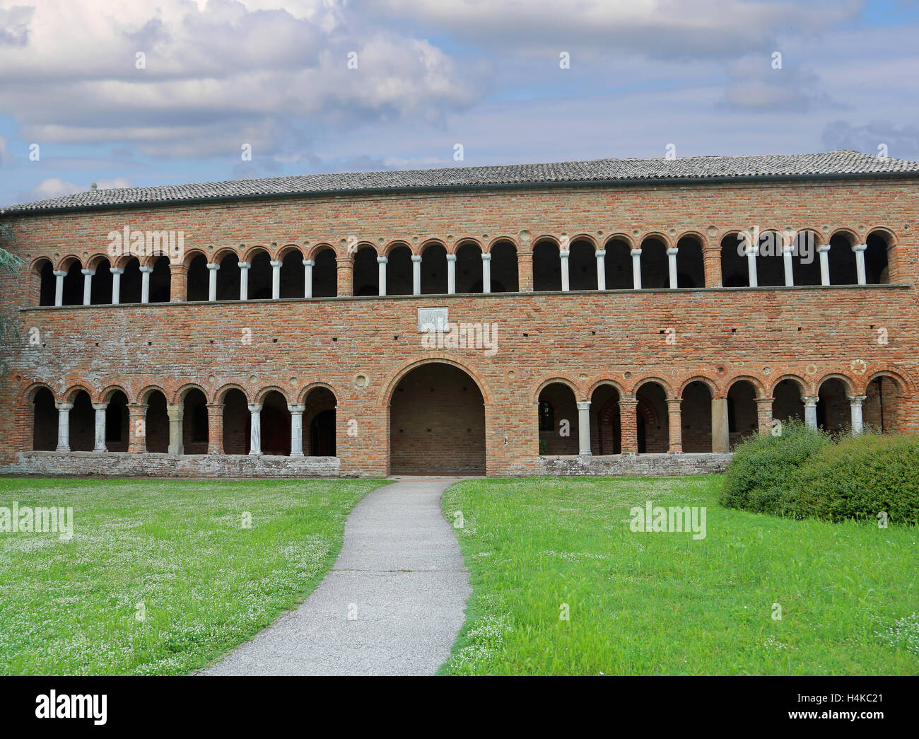 Bâtiment historique appelé Palazzo della Ragione dans l'abbaye de Pomposa dans l'Italie centrale Banque D'Images