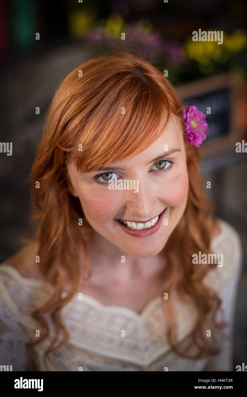 Portrait of female florist smiling Banque D'Images Portrait of female florist smiling Banque D'Images