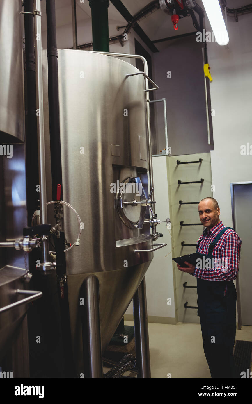 Fabricant de machines d'inspection à Brewery Banque D'Images