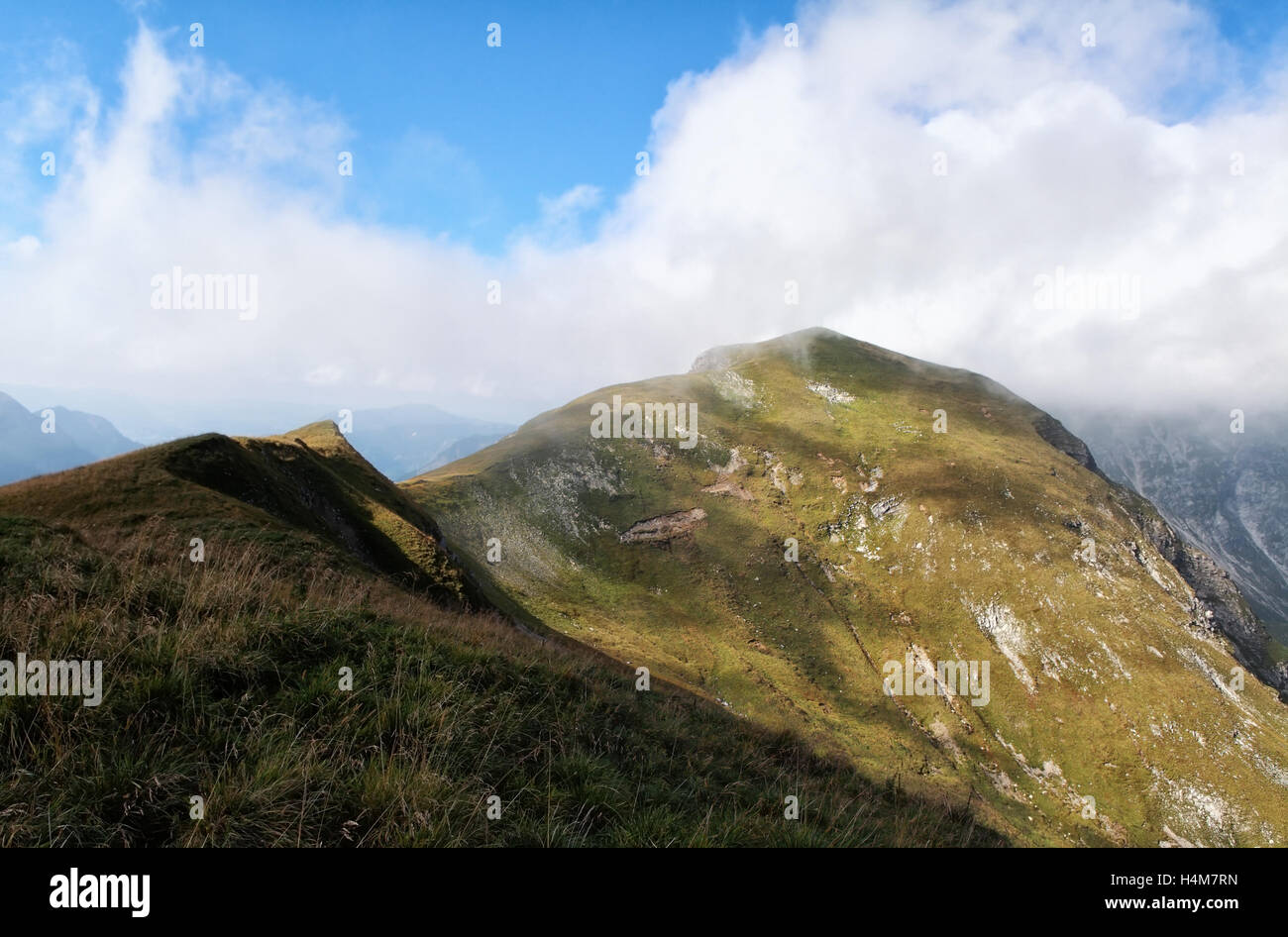 Haut de la montagne dans les nuages, Bavière, Allemagne Banque D'Images