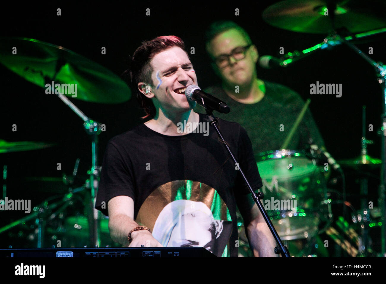 SAN FRANCISCO, CA - 26 OCT : chanteur Nicholas Petricca à pied de la Lune se produit à la Loge maçonnique, 26 octobre 2015, à San Francisco, Californie. (Photographie par Christopher Victorio pour la photo l'accès). Banque D'Images