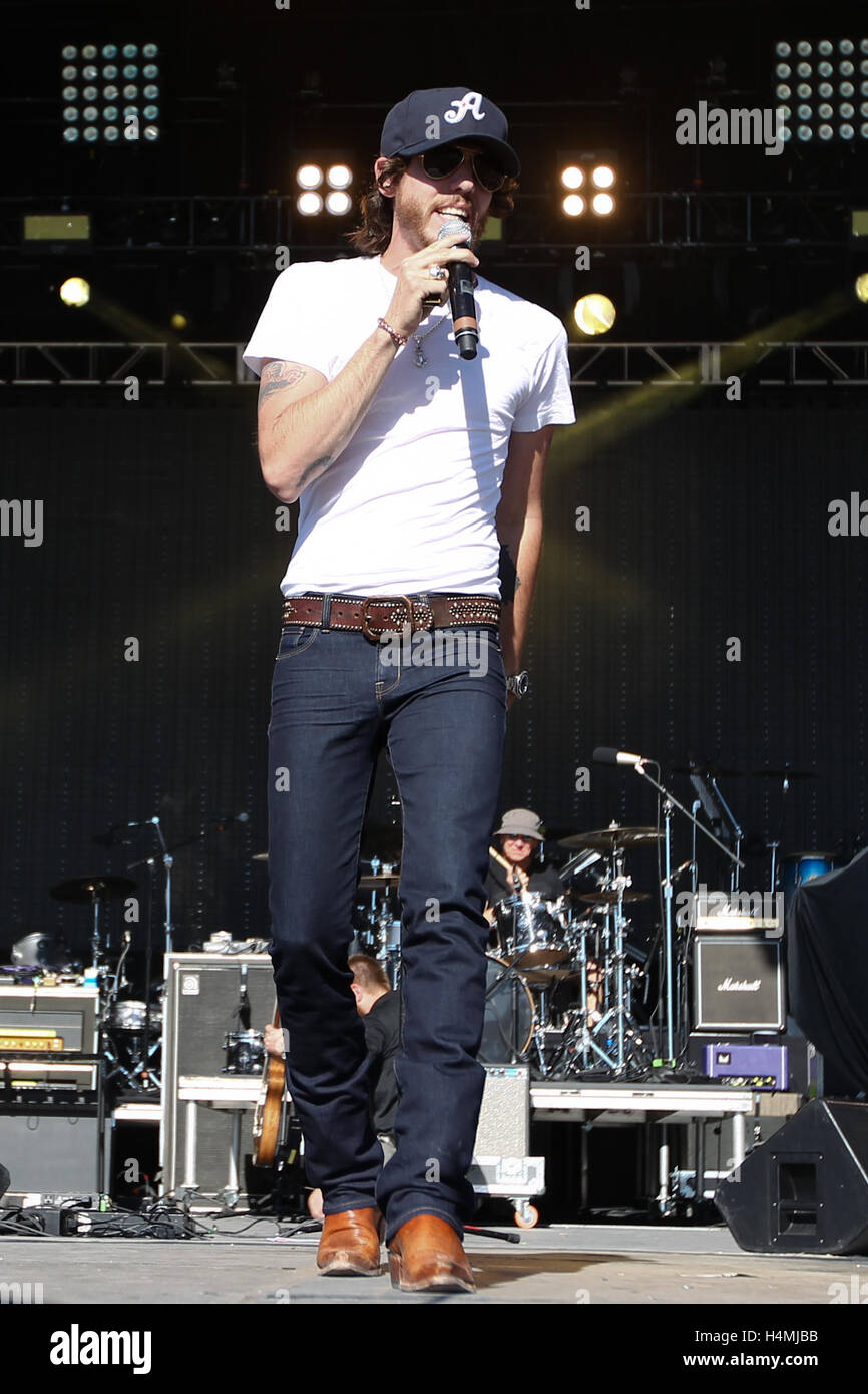 Singer Chris Janson effectue sur scène à la 4ème partie d'ACM pour une cause au Festival Le Festival de Las Vegas le 2 avril, 2016 à Las Vegas, Nevada. Banque D'Images