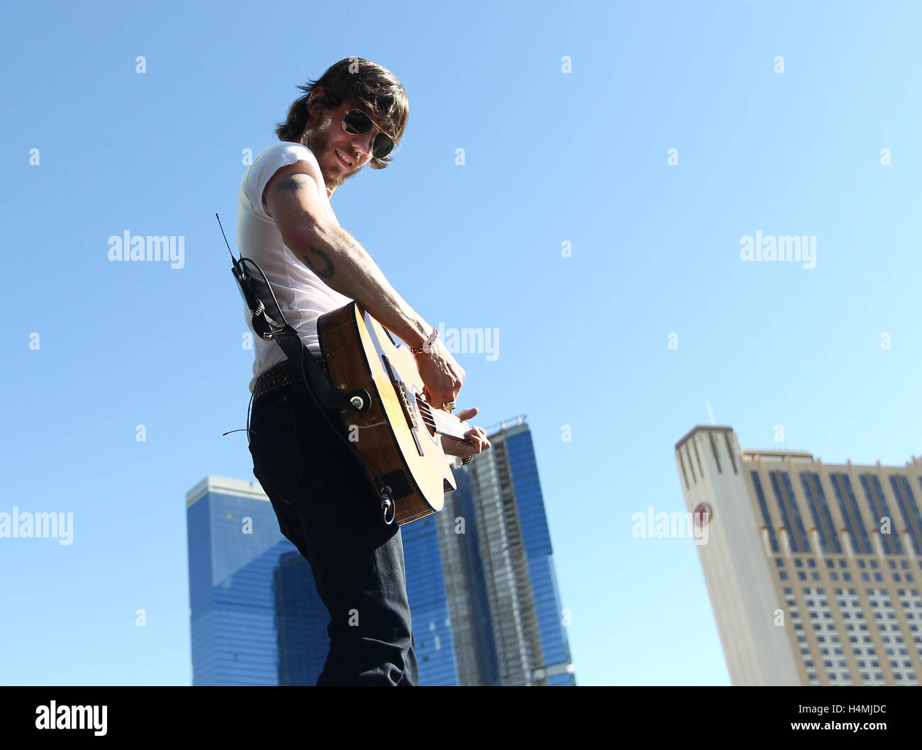 Singer Chris Janson effectue sur scène à la 4ème partie d'ACM pour une cause au Festival Le Festival de Las Vegas le 2 avril, 2016 à Las Vegas, Nevada. Banque D'Images