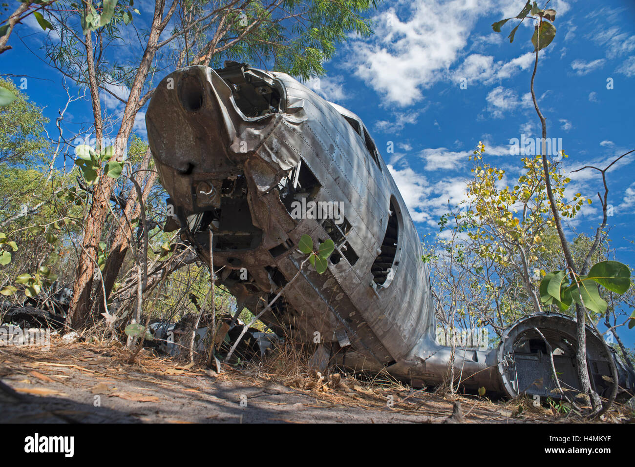 L'épave d'un Douglas C-47 Skytrain, en bordure d'un marais salant, Vansittart Bay, en Australie occidentale. Le C-47 Banque D'Images