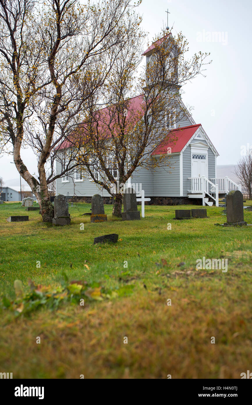 Une petite église dans la ville de Cavalaire-sur-Mer un village de la vallée de la rivière Reykjadalsá, Islande. L'un des plus importants personnages de l'histoire islandaise a vécu ici, accès aux poète Snorri Sturluson. Banque D'Images