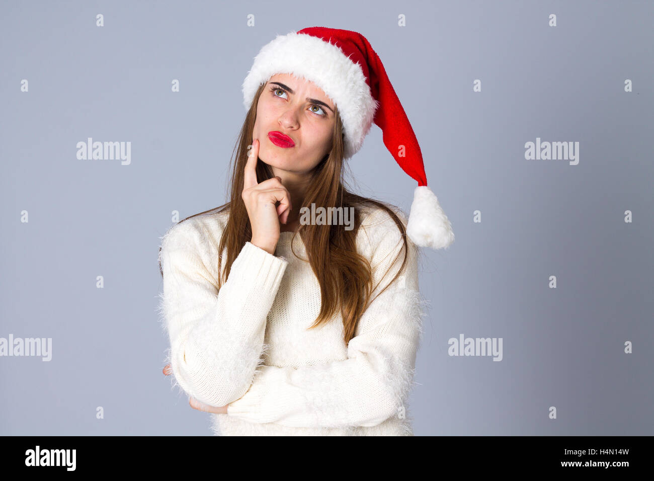 Woman in red christmas hat Banque D'Images