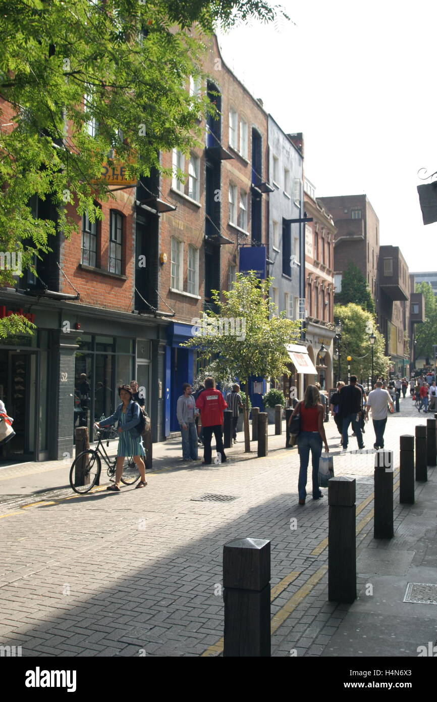 Neal Street à Londres, Covent Garden, célèbre pour ses petites boutiques et aspect traditionnel Banque D'Images