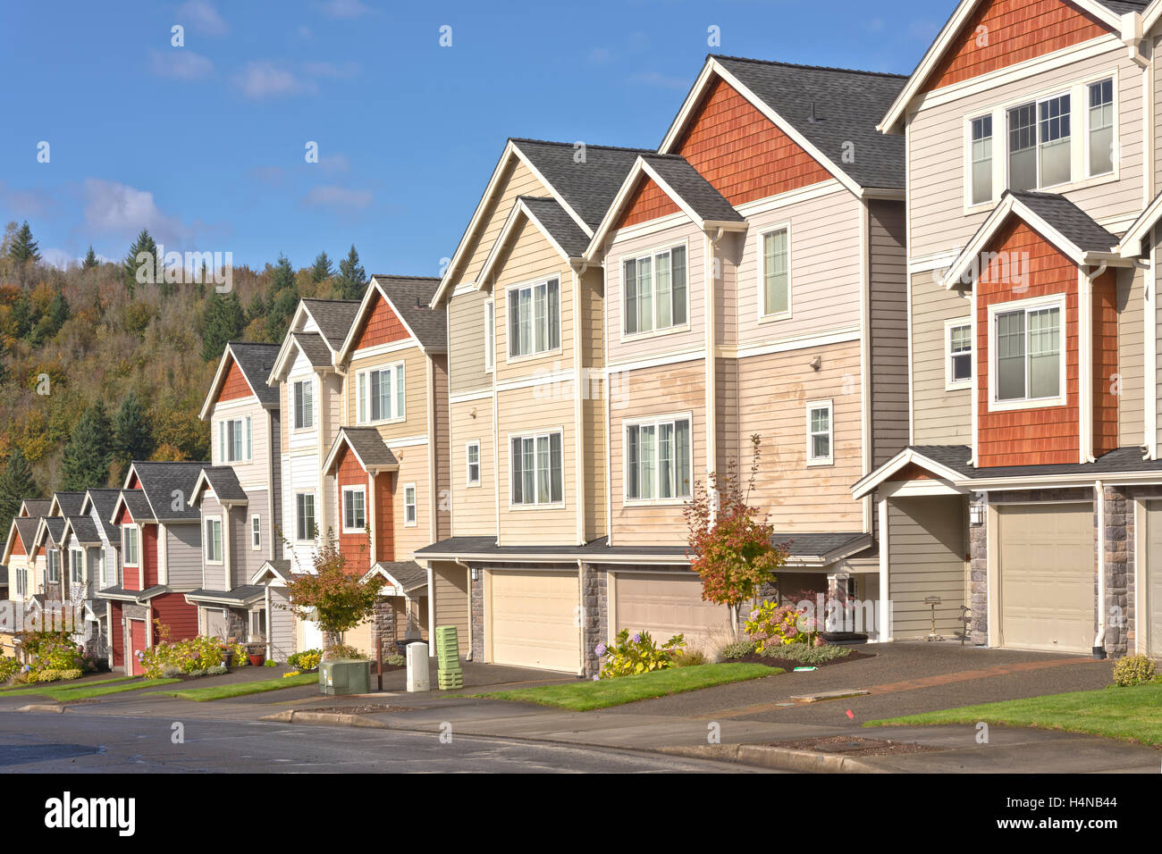 Maisons de famille dans une rangée dans l'Oregon Gresham. Banque D'Images