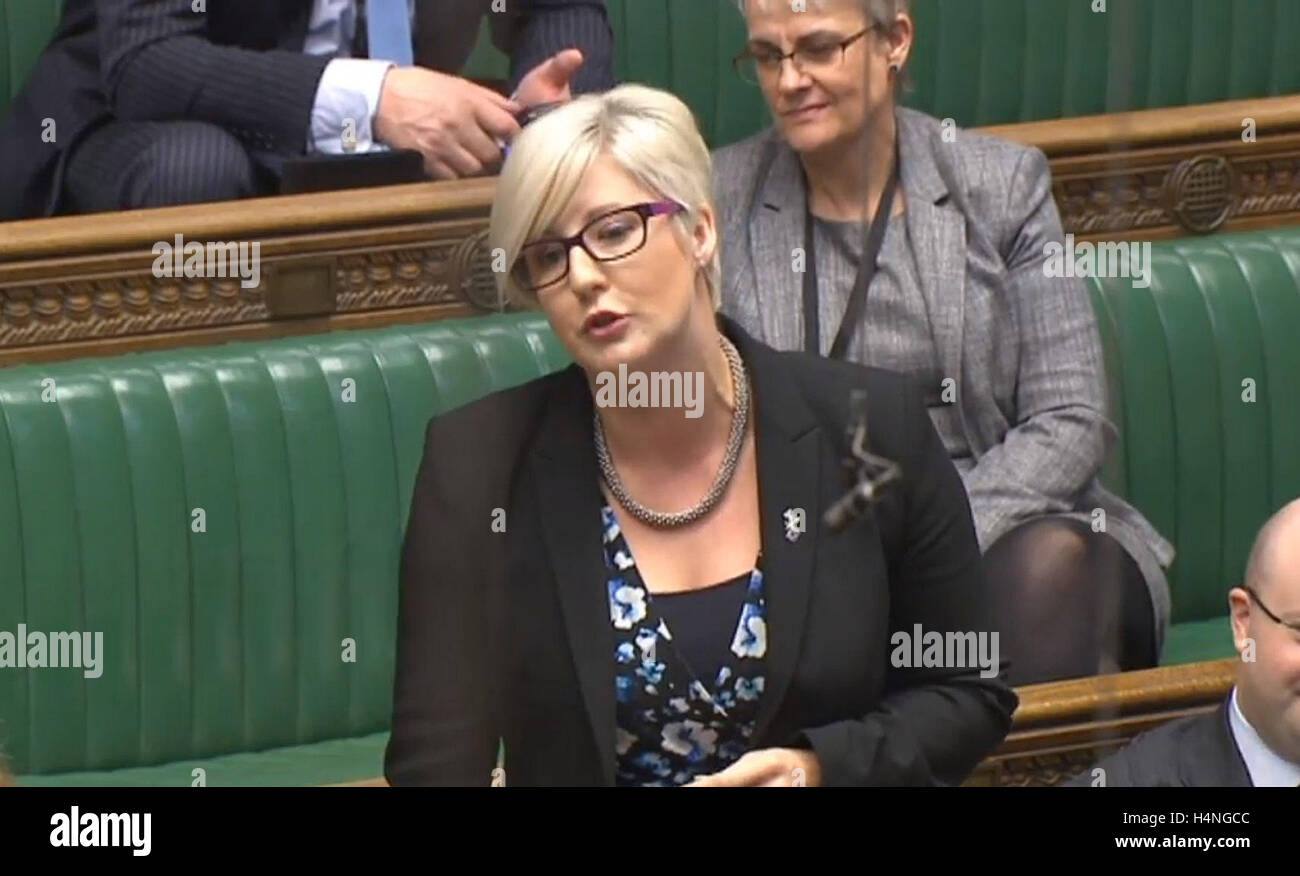 Le SNP's Hannah Bardell parle à la Chambre des communes, Londres, où elle a dit que les ressortissants de l'UE trouvent plus facile de devenir citoyens d'un état de l'espace nouveau Brexit en Grande-Bretagne. Banque D'Images