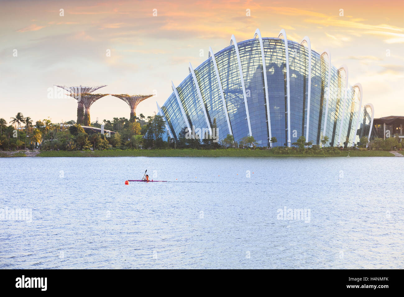 Singapour Supertree grove et Cloud jardin Banque D'Images