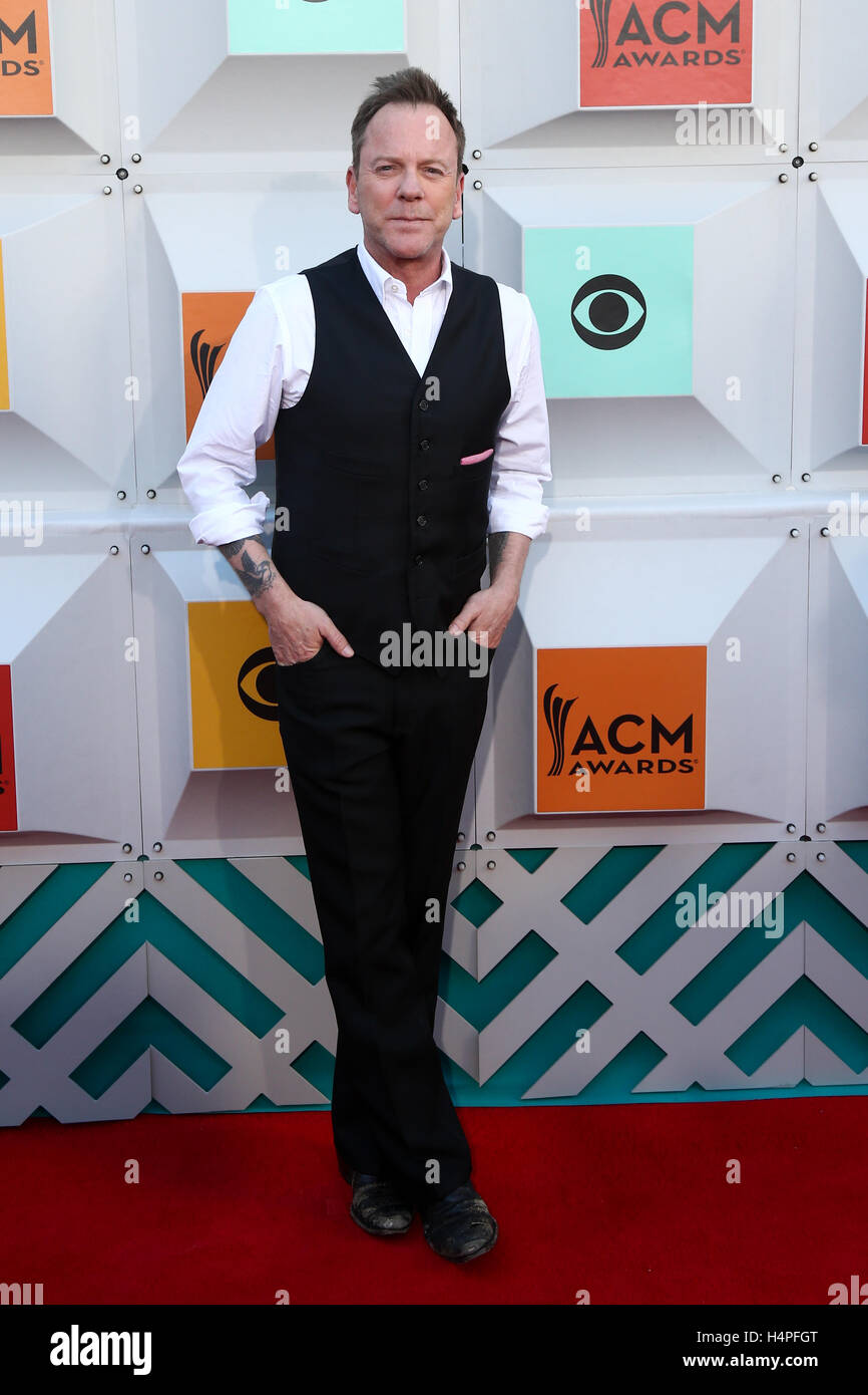 Kiefer Sutherland assiste à la 51e Academy of Country Music Awards au MGM Grand Garden Arena le 3 avril 2016 à Las Vegas, Nevada. Banque D'Images