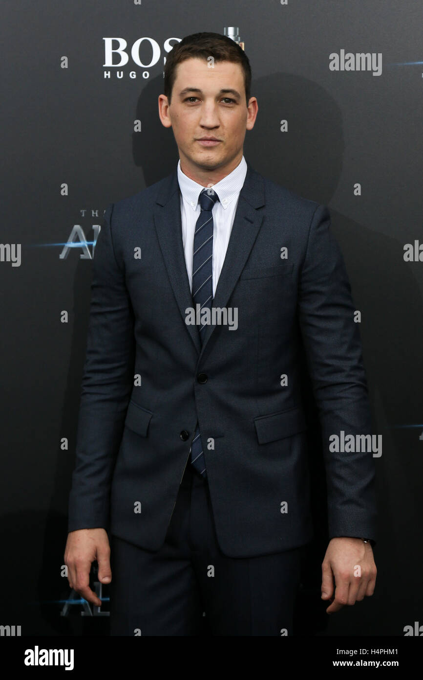 NEW YORK-MAR 14 Miles Teller : l'Acteur participe à la série 'divergentes : New York' Allegiant premiere dans l'AMC Loews Lincoln Square 13 Theatre le 14 mars 2016 dans la ville de New York. Banque D'Images
