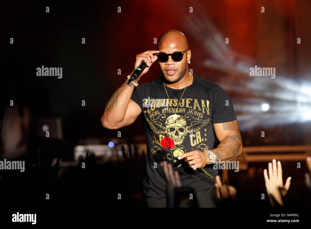 SANTA CLARA, CA- AUG 13 : Musicien Flo Rida effectuer au cours de l'été maintenant 99.7FM à Splash Calfornia Great America le 13 août 2015 à Santa Clara, Californie (photographie par Christopher Victorio pour la photo l'accès). Banque D'Images