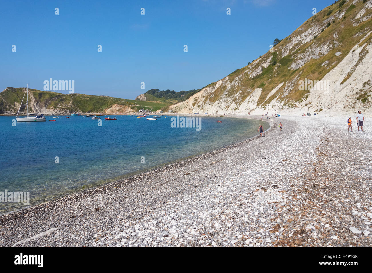 Plage de galets de Lulworth Cove, dans le Dorset, Angleterre Royaume-Uni UK Banque D'Images