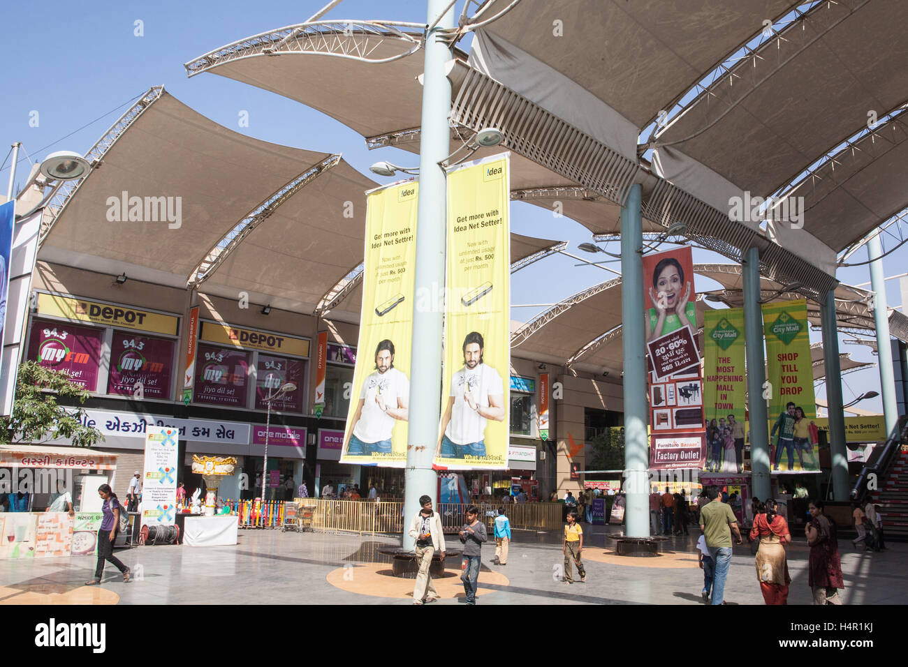 À la Ville d'Ahmedabad Centre commercial avec des magasins, dont Big Bazar shopping mall, Ahmedabad, Gujarat, Inde, Asie, Banque D'Images