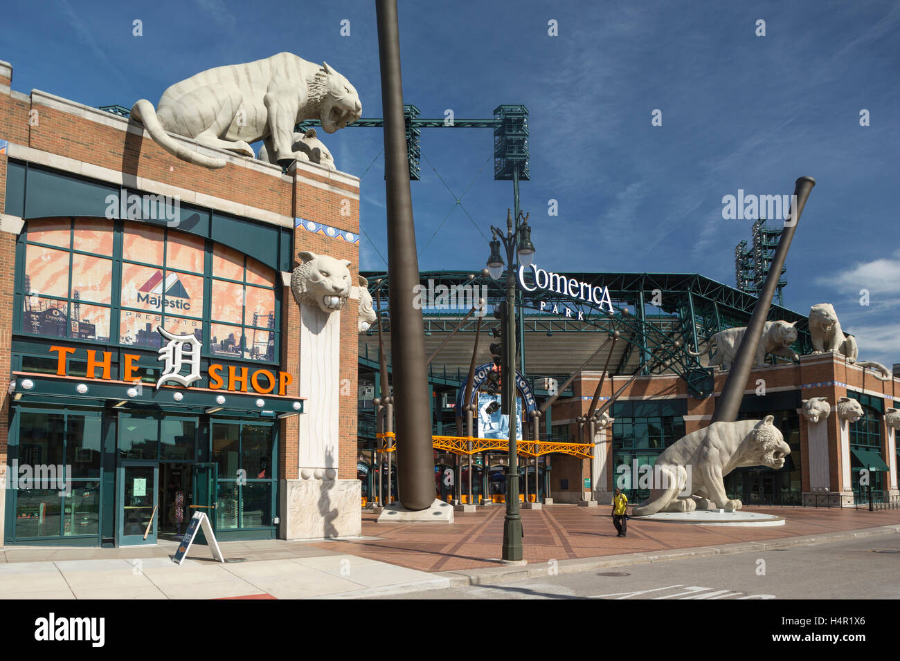 Des statues d'entrée TIGER (©2000) MICHAEL KEROPIAN COMERICA PARK BASEBALL STADIUM DOWNTOWN DETROIT MICHIGAN USA Banque D'Images