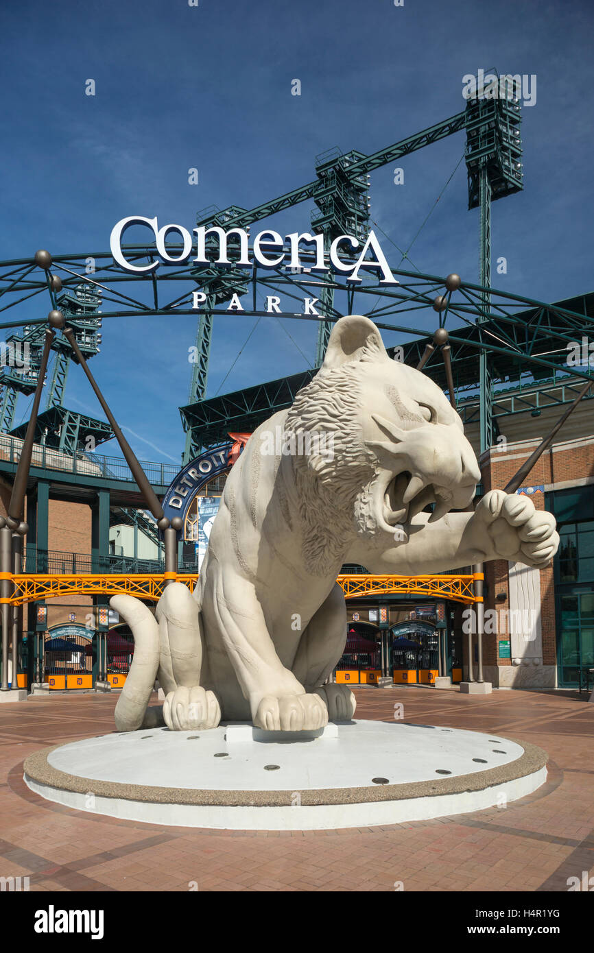 STATUE D'ENTRÉE TIGRE (©2000) MICHAEL KEROPIAN COMERICA PARK BASEBALL STADIUM DOWNTOWN DETROIT MICHIGAN USA Banque D'Images