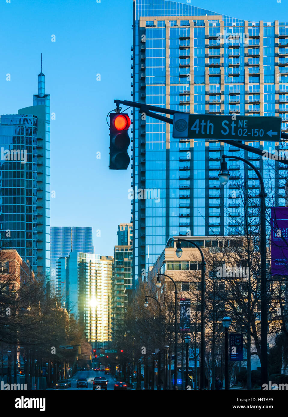 Lever du soleil sur Midtown sur Peachtree Street à Atlanta, Géorgie. (USA) Banque D'Images