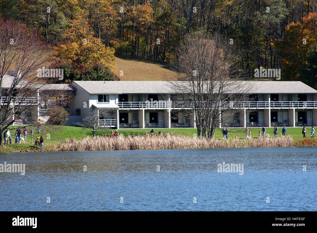 Blue Ridge Parkway, va, États-Unis. Peaks of Otter Lodge près du lac Abbott. Banque D'Images