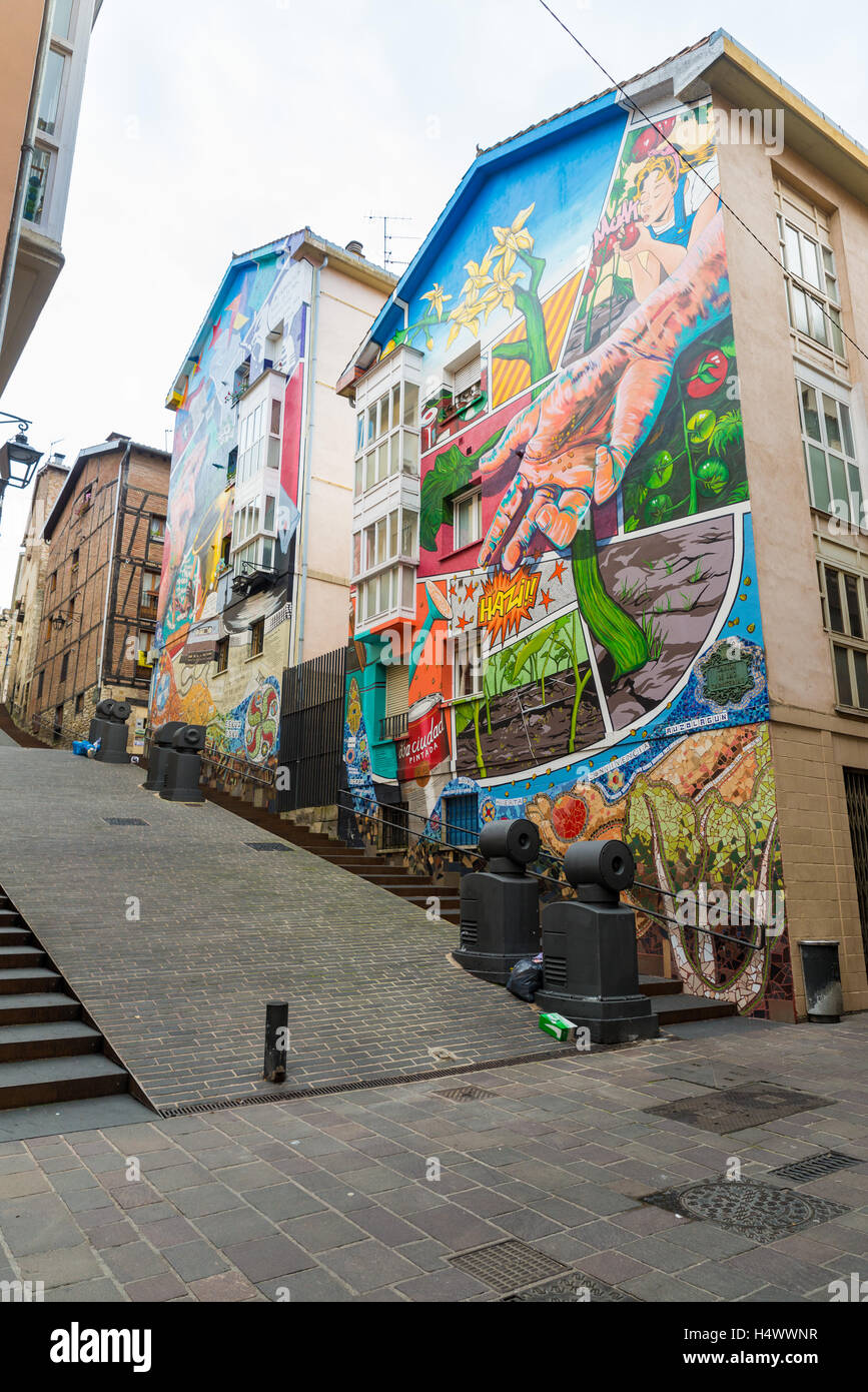 VITORIA-GASTEIZ, ESPAGNE - 16 octobre 2016 : Peinture murale de maisons du circuit à Vitoria, Espagne. L'IMVG crée des murales sur les th Banque D'Images