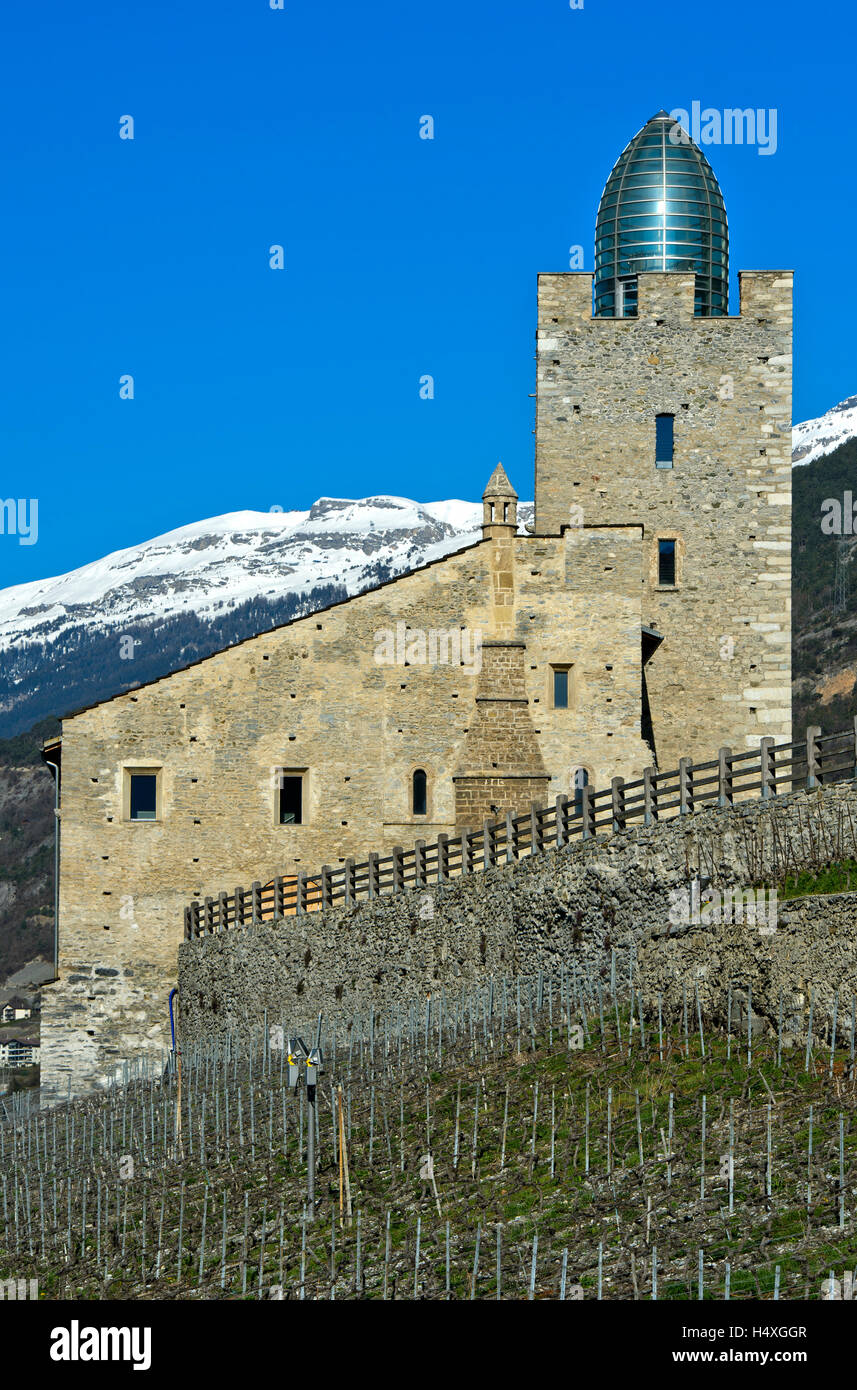 Château de l'évêque avec dôme en verre par Mario Botta, Loèche, Valais, Suisse Banque D'Images