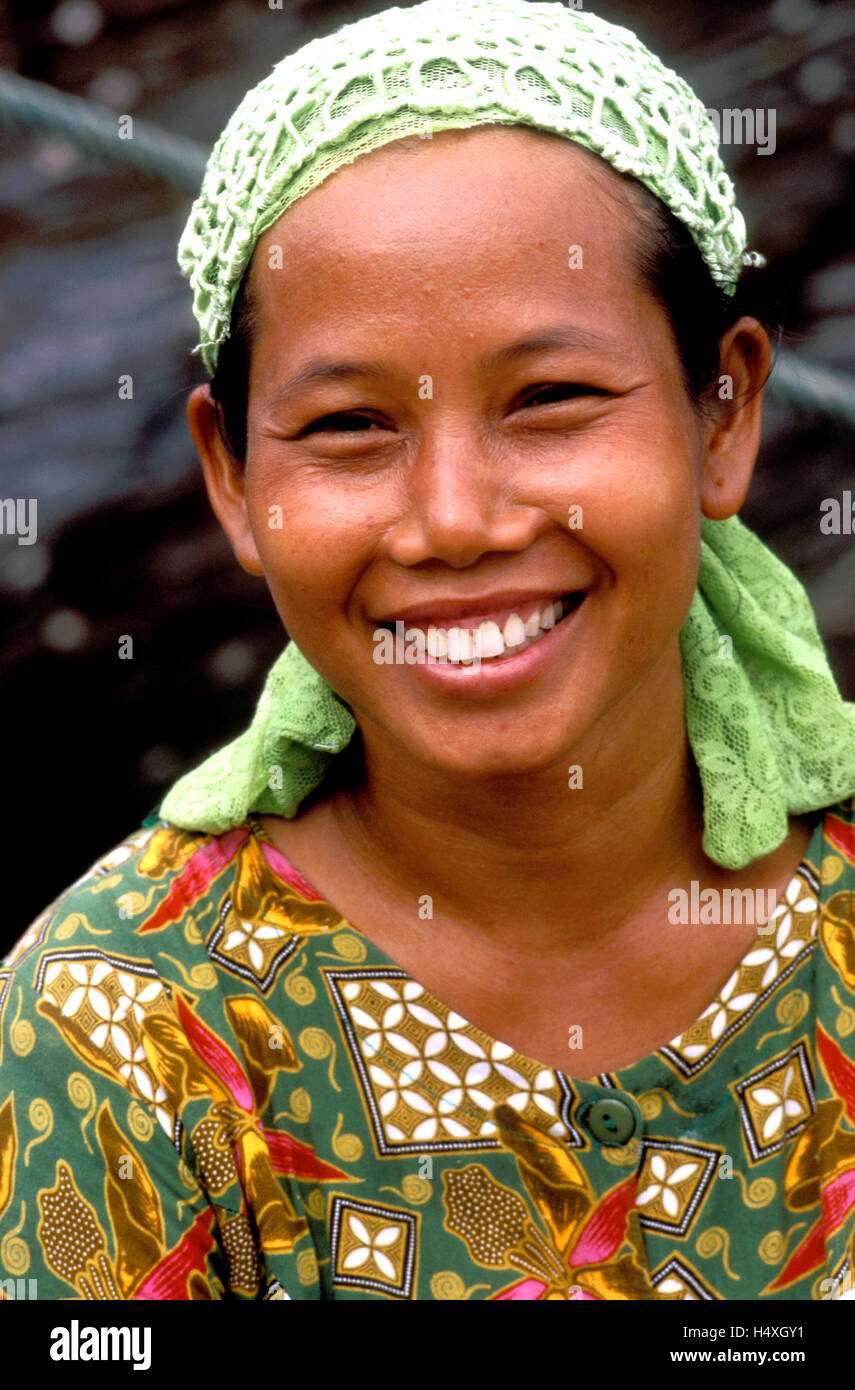 Femme à Sunda Kelapa, Jakarta, Indonésie Banque D'Images