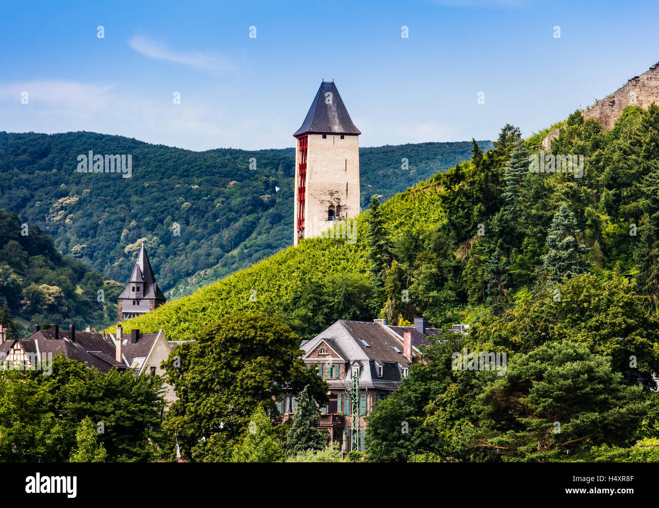 Gorges du Rhin romantique village et l'église, l'Allemagne, de l'Europe Banque D'Images