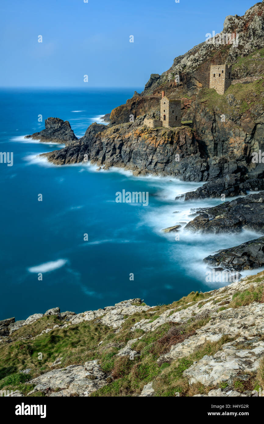 Falaise près de Mines d'étain, Trewellard, Cornwall, United Kingdom Banque D'Images