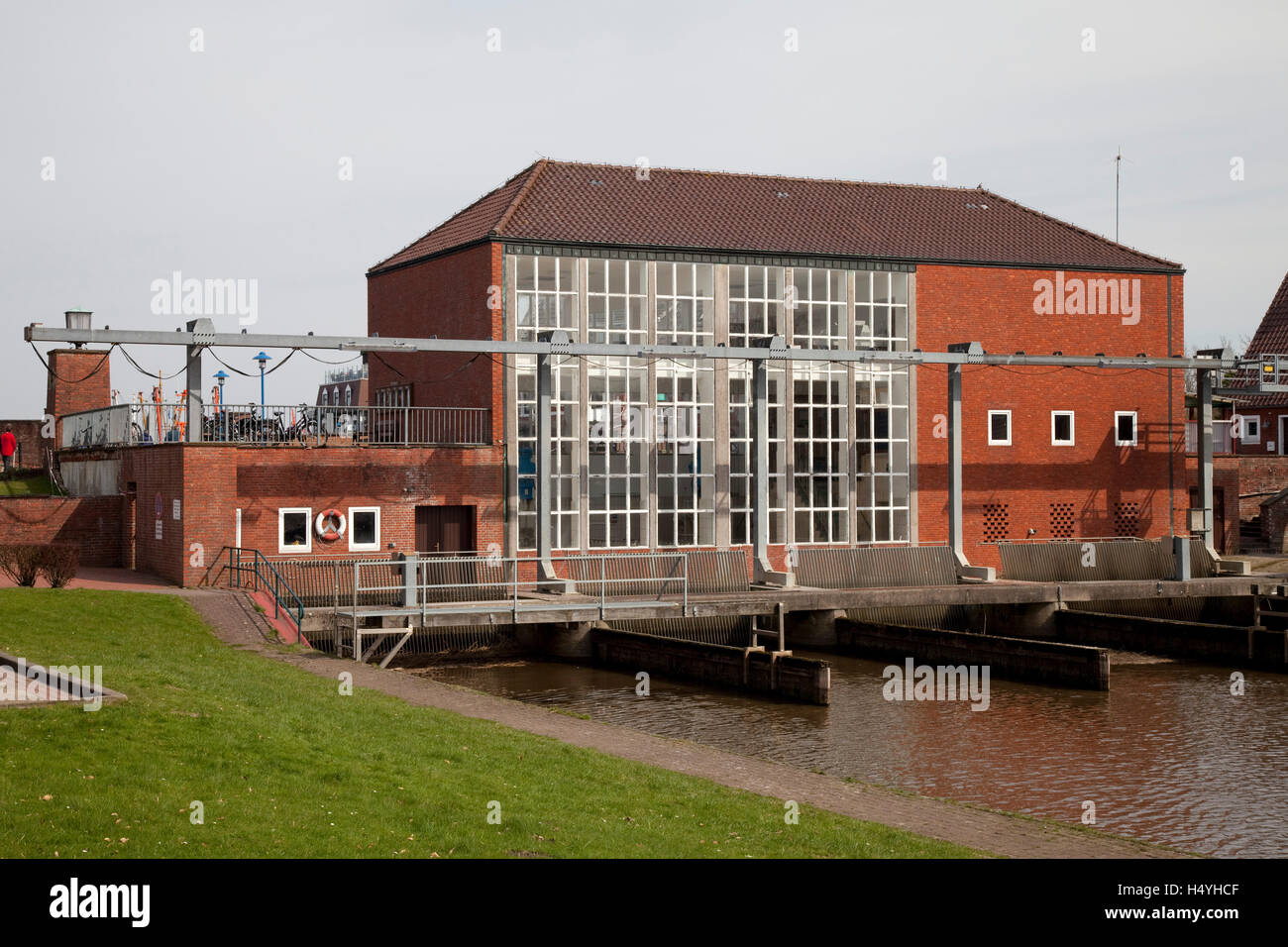 Station de pompage et d'Écluse, Neuharlingersiel, Frise orientale, Basse-Saxe Banque D'Images