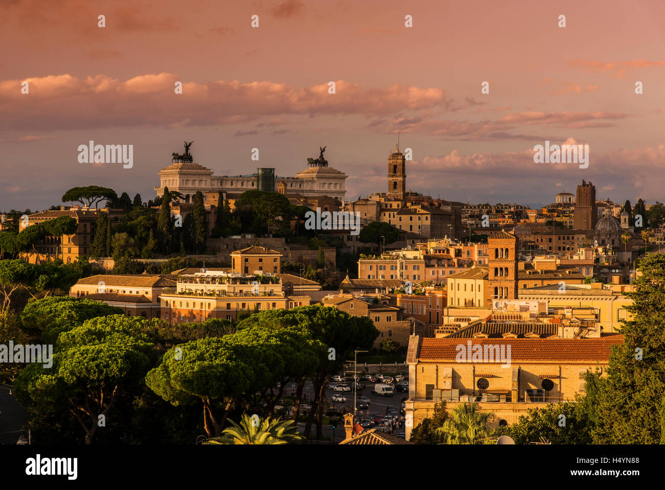 City skyline at sunset, Rome, Latium, Italie Banque D'Images