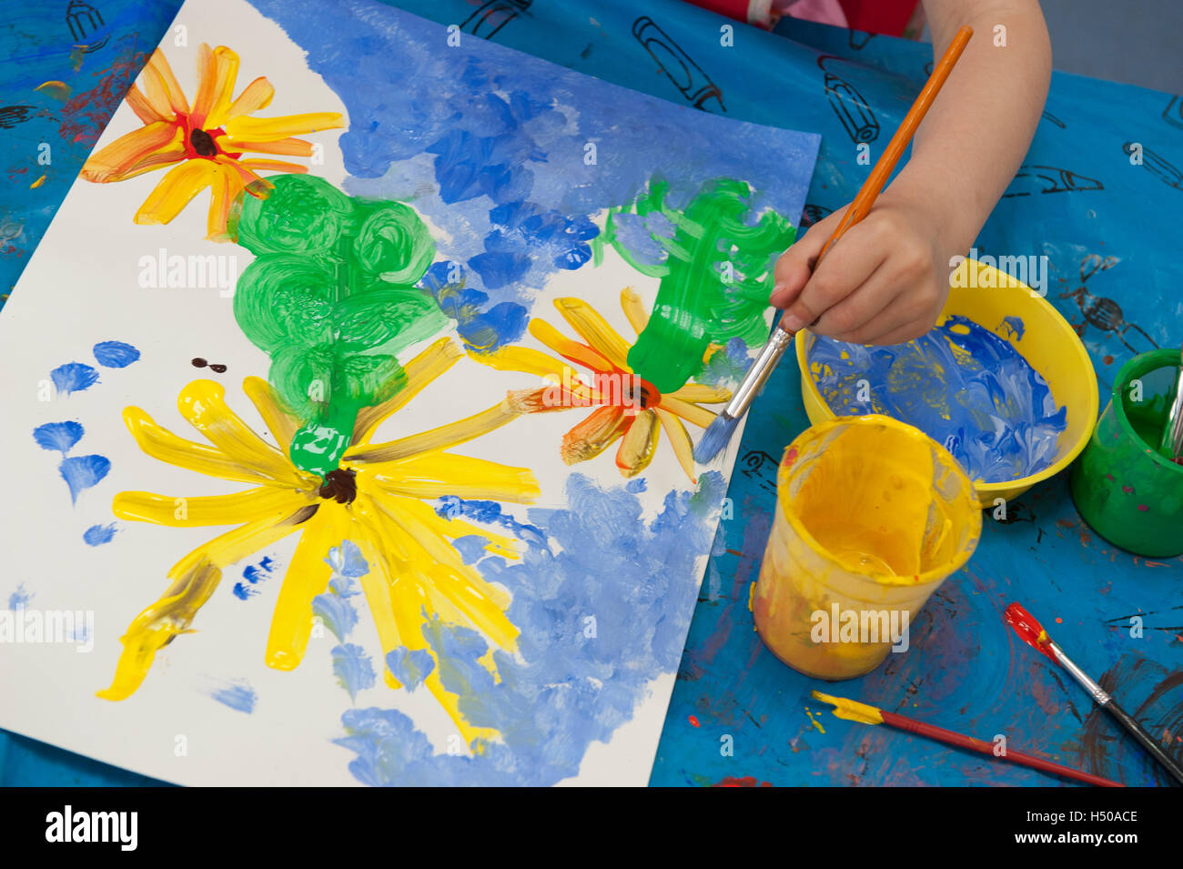 Peinture enfant Banque de photographies et d'images à haute résolution -  Alamy