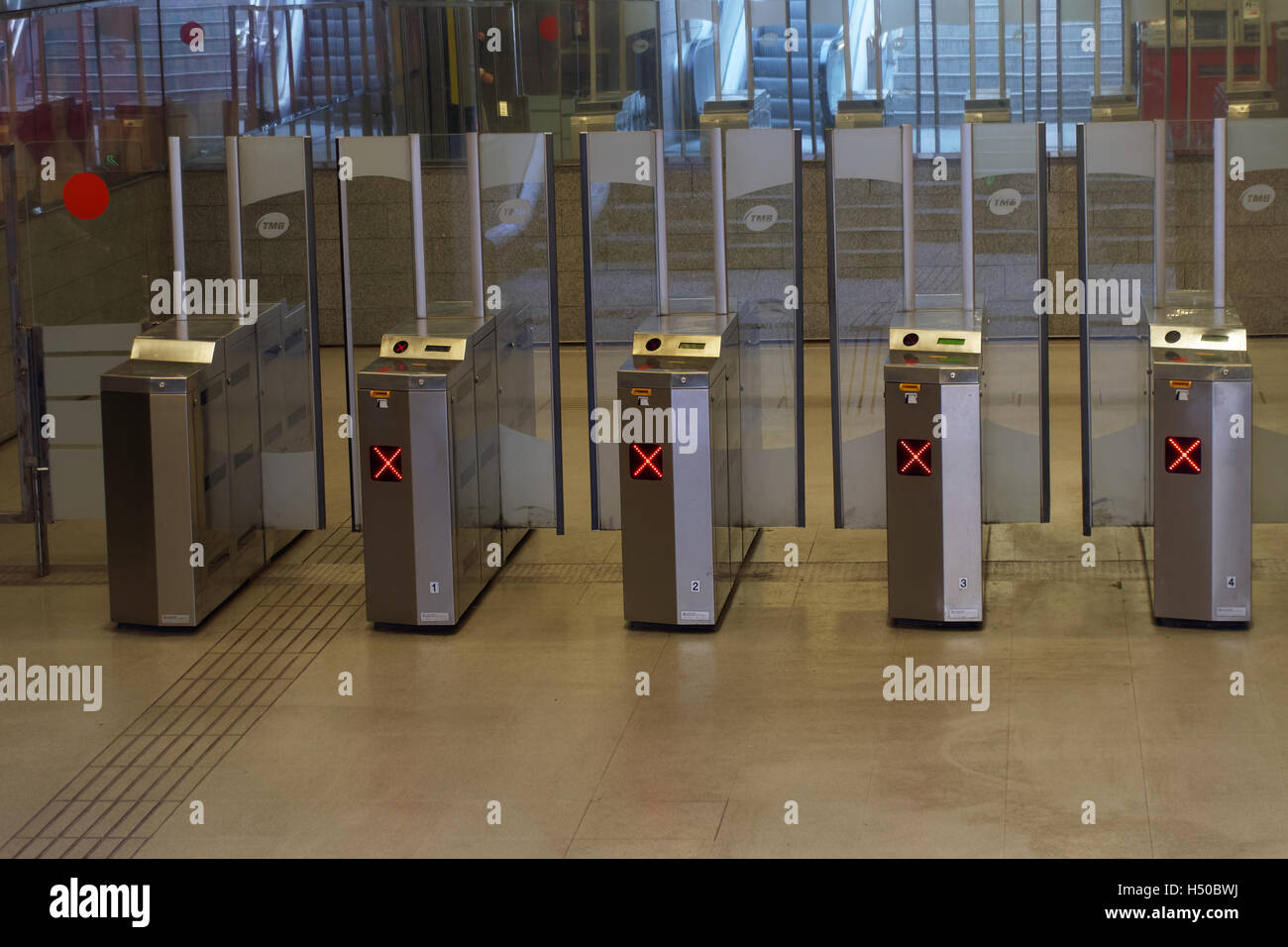 Barcelone, Espagne metro ticket d'entrée automatique. Banque D'Images