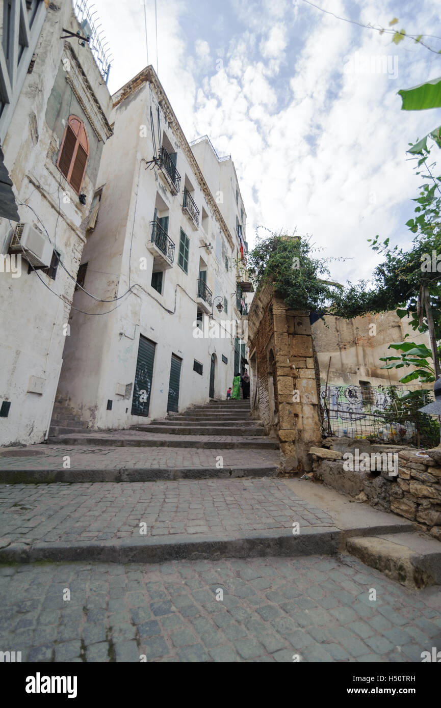 Une ancienne partie de l'ancienne ville de l'Algérie, appelé casbah(kasaba).vieille ville est de 122 mètres (400 ft) au-dessus de la mer. Banque D'Images