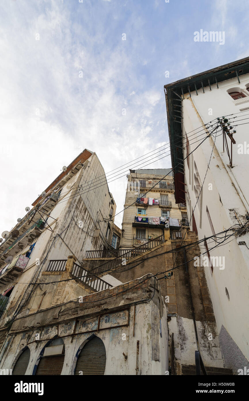 Une ancienne partie de l'ancienne ville de l'Algérie, appelé casbah(kasaba).vieille ville est de 122 mètres (400 ft) au-dessus de la mer. Banque D'Images