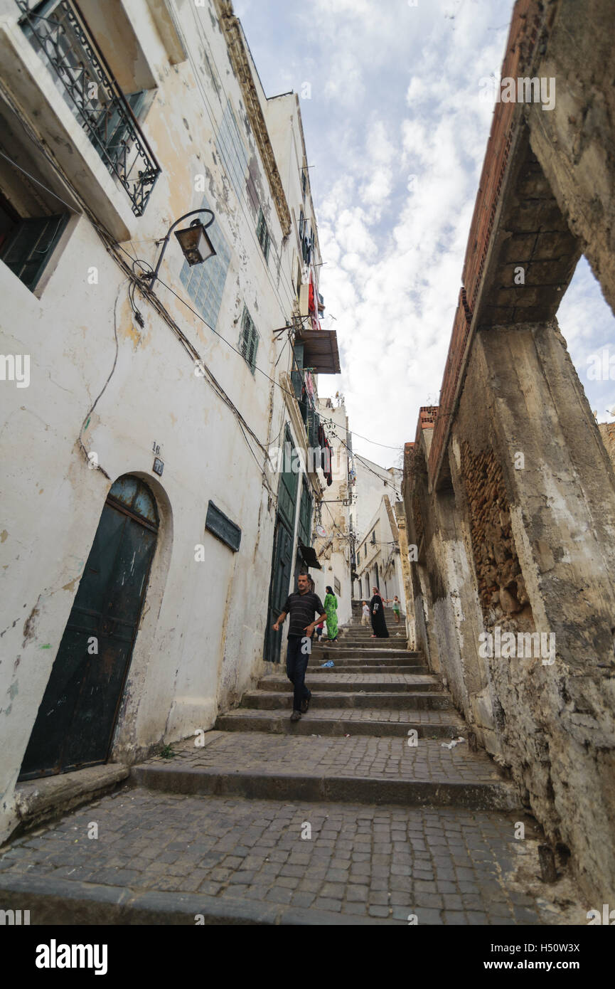 Une ancienne partie de l'ancienne ville de l'Algérie, appelé casbah(kasaba).vieille ville est de 122 mètres (400 ft) au-dessus de la mer. Banque D'Images