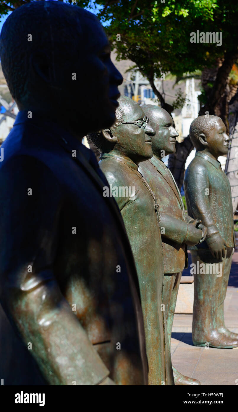 De gauche à droite quatre sculptures des lauréats du prix Nobel de la paix Albert Luthuli, Desmond Tutu, FW de Klerk et Nelson Mandela, le Cap, Afrique du Sud Banque D'Images