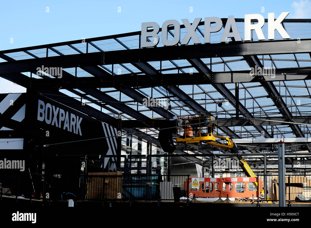 Fort Park à Croydon, à être ouvert à la fin du mois d'octobre avec un festival de musique urbaine. Plus de 40 commerçants d'aliments et de boissons sont mis à la fonction à 2 000 personnes capacité-Boxpark Banque D'Images