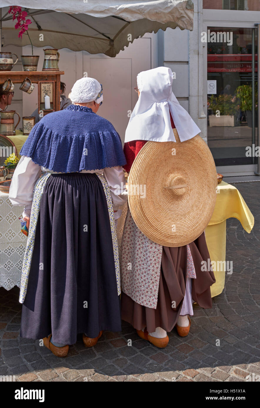 France traditional dress Banque de photographies et d'images à haute  résolution - Alamy