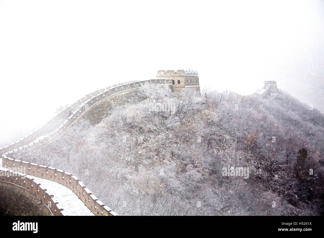 Une partie de la section de Mutianyu de la Grande muraille de Chine sous la neige en hiver à Mutianyu près de Beijing Chine Banque D'Images