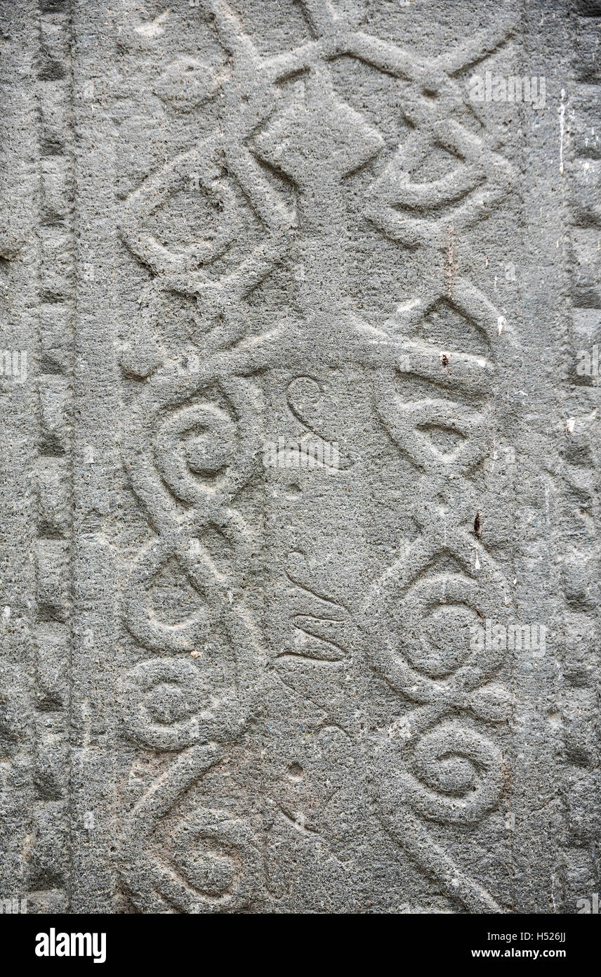 Épée sculptée, détail de la collection de pierres, Kilmartin 79 graveslabs ancienne église paroissiale à Kilmartin, Argyll, Scotland Banque D'Images
