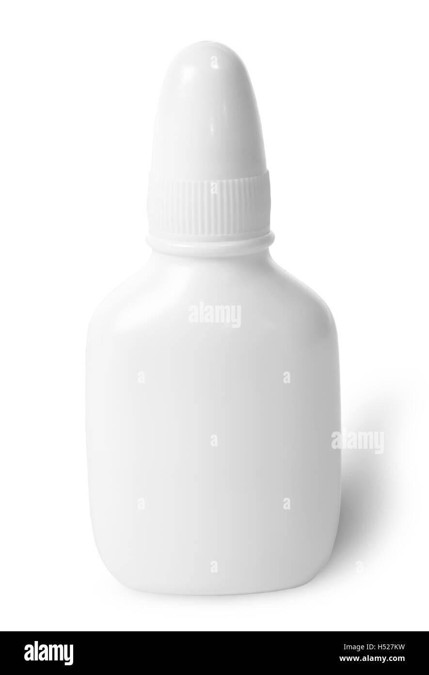 Spray nasal blanc avec capuchon isolé sur fond blanc Banque D'Images
