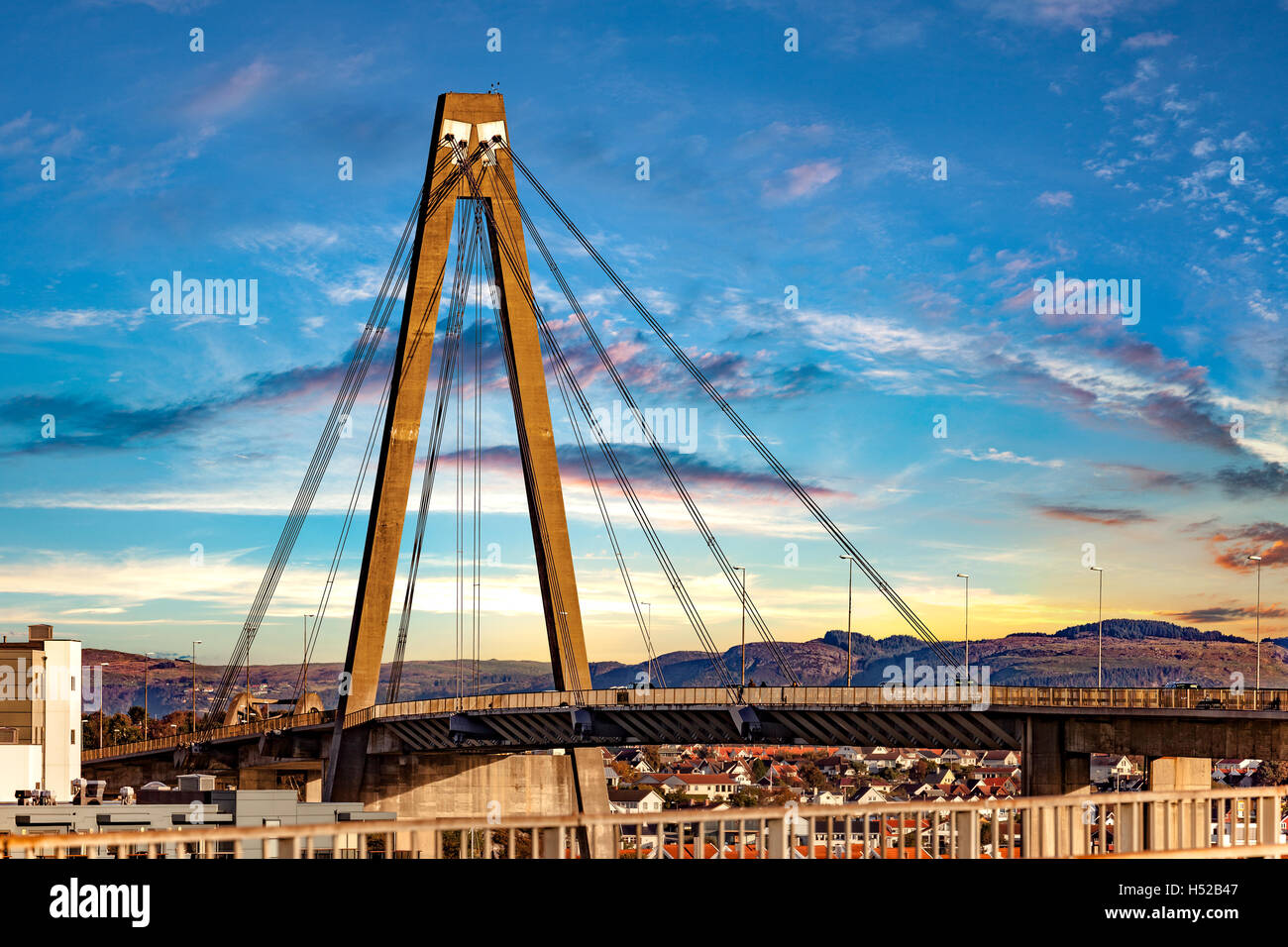 Vue de la ville de Stavanger en Norvège avec le pont. Banque D'Images