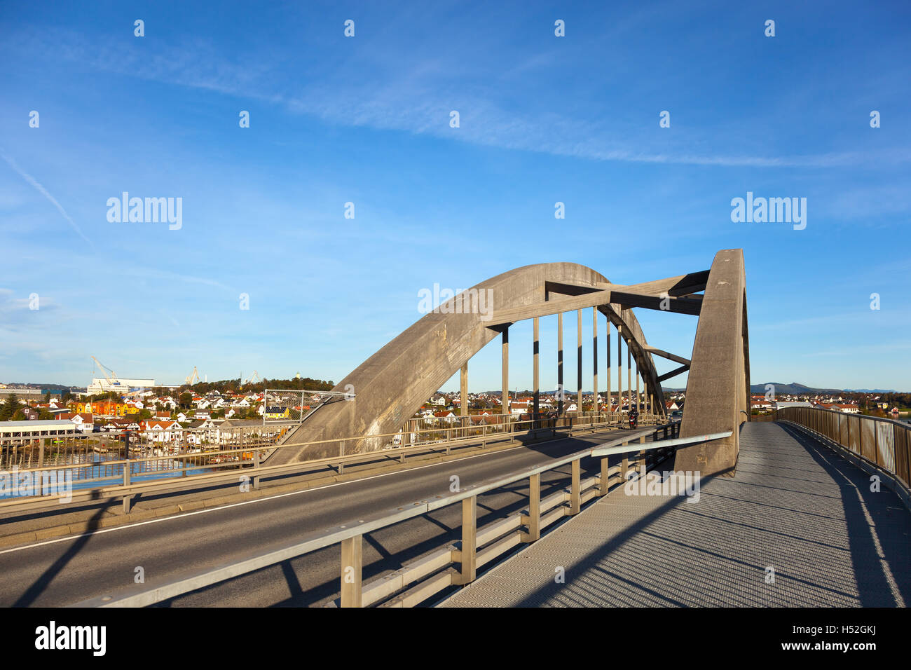 Le pont reliant les îles avec l'Grasholmen Solyst à Stavanger, Norvège. Banque D'Images