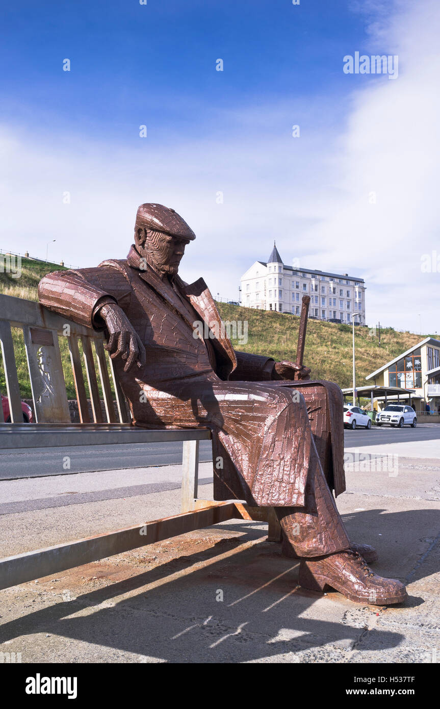 Dh North Bay SCARBOROUGH NORTH YORKSHIRE sculpture géante Freddie Gilroy à North Bay statue traînards Belsen Banque D'Images