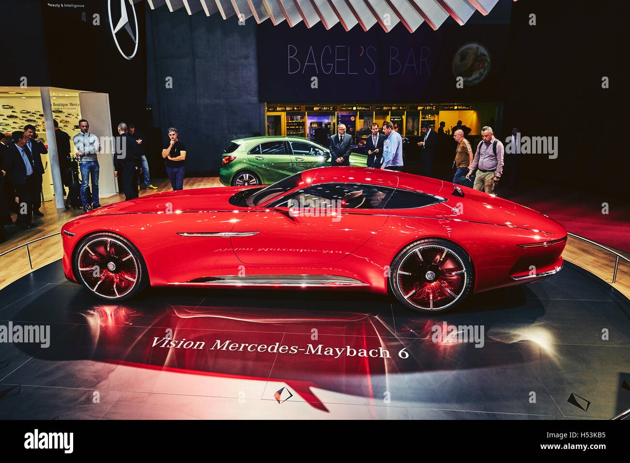 Paris, France - 29 septembre 2016 : 2016 Mercedes-Maybach 6 Concept présenté sur l'Automobile de Paris à la Porte de Versailles Banque D'Images