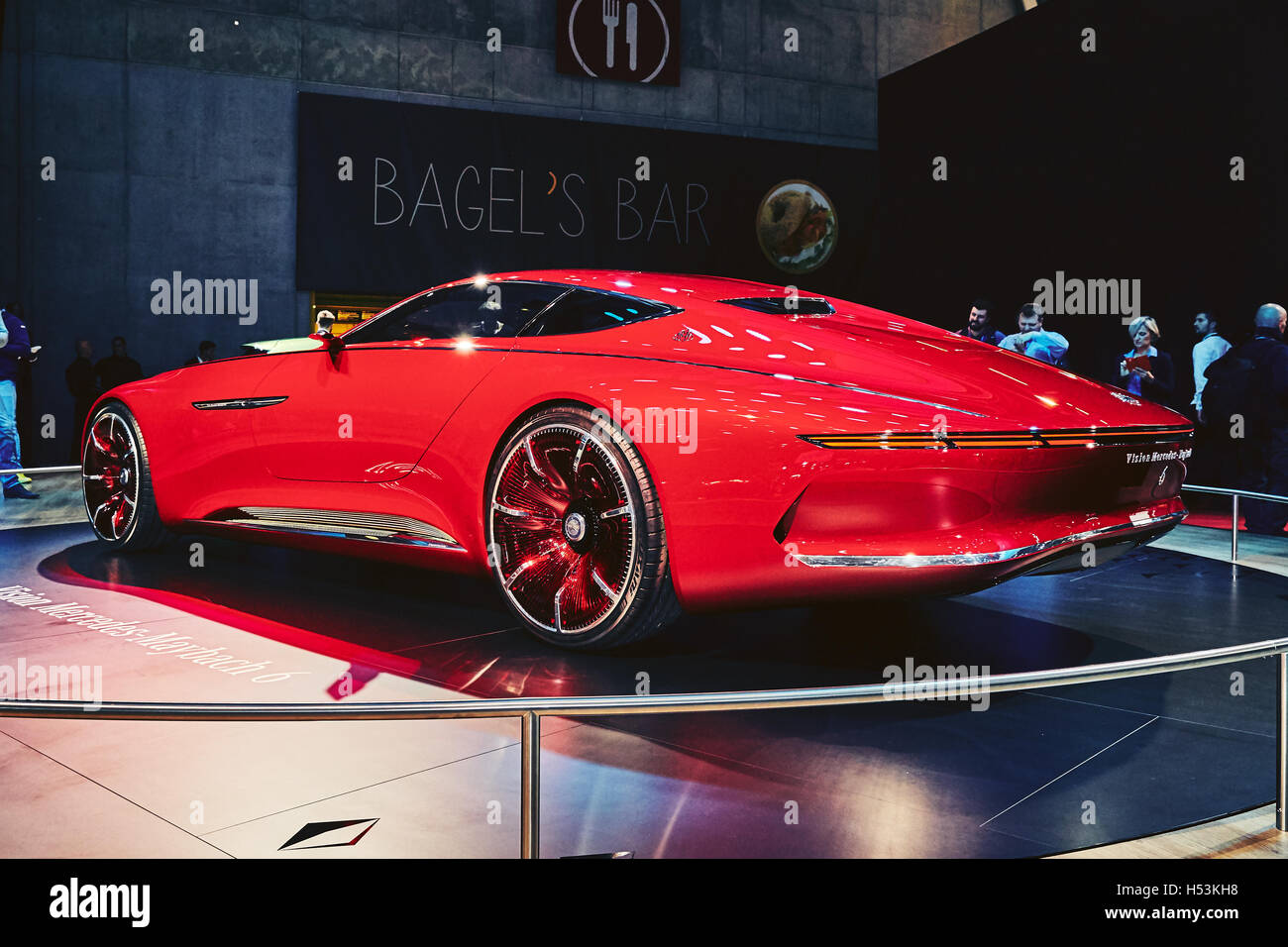 Paris, France - 29 septembre 2016 : 2016 Mercedes-Maybach 6 Concept présenté sur l'Automobile de Paris à la Porte de Versailles Banque D'Images