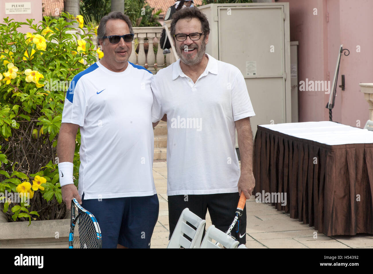 Jon Lovitz et Dennis Miller se préparer pour l'Chris Evert Pro-Am Celebrity Tennis Classic le 20 novembre 2015 au Boca Raton Resort & Club à Boca Raton, en Floride. Banque D'Images