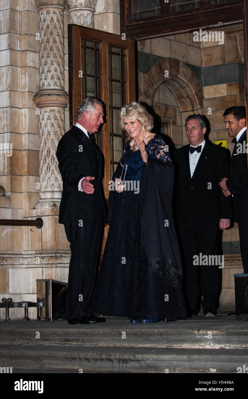 La charité Président Prince Charles et Camilla, la duchesse de Cornouailles assister à la réception et au dîner annuel pour les partisans de l'organisme de bienfaisance La fiducie de l'Asie britannique le 2 février 2016 au Musée d'Histoire Naturelle de Londres Banque D'Images